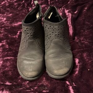 OshKosh B'gosh Black Ankle Boots with Lace-Up Design